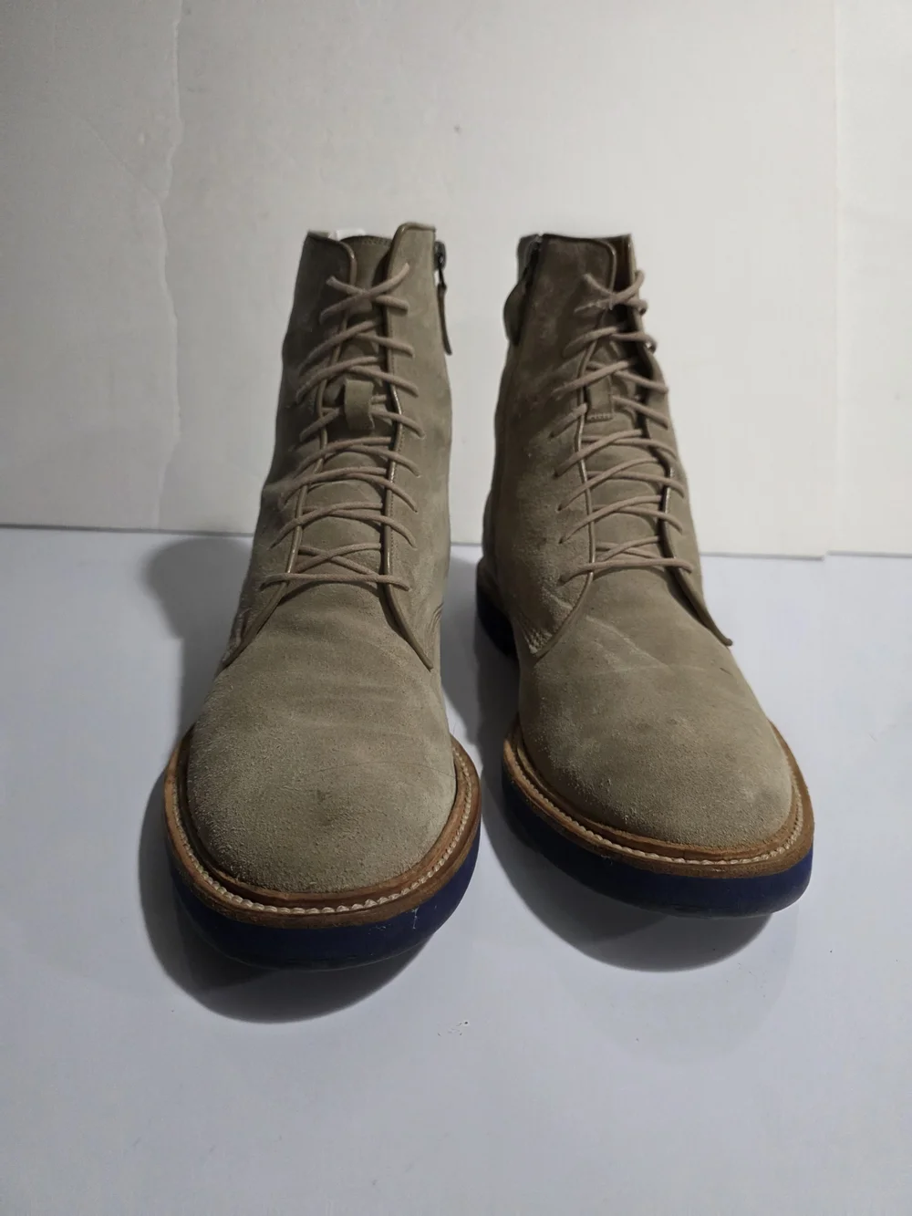 Gucci Men's Suede Lace-Up Boots in Beige with Navy Sole Size 9 Blue Soles